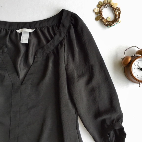 H&M Tops - H&M Black V-Neck 3-Quarter Sleeve Blouse